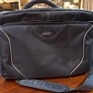 solo Black Laptop Messenger Bag with Shoulder Strap